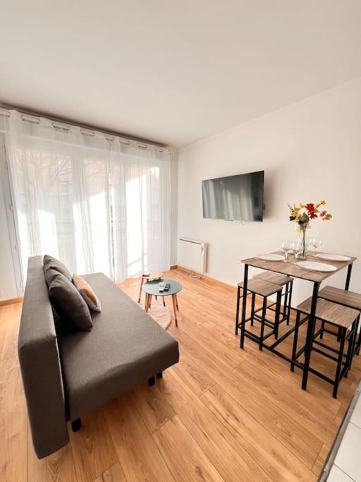 Apartment Agreable Paris Centre Metro Rer