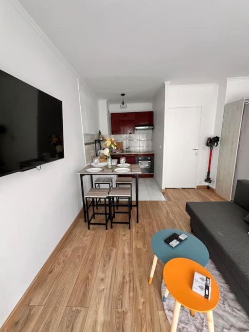 Apartment Agreable Paris Centre Metro Rer *